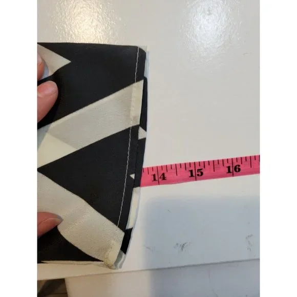 Everly Black & White Geometric Zig Zag Design Quarter Sleeve Mini Dress Sz L - Picture 7 of 8